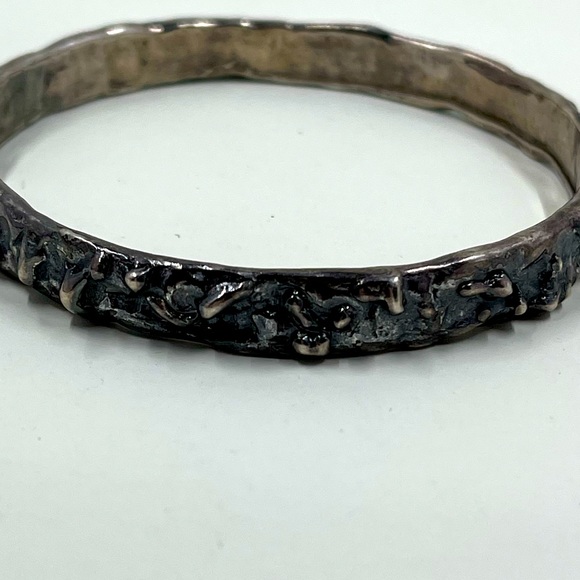 Vintage Napier Signed Black Textured Metal Bangle Bracelet - Picture 5 of 7